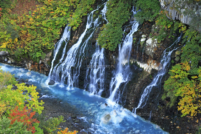 9月 白髭の滝 北海道の秋 の写真素材 イラスト素材 アマナイメージズ