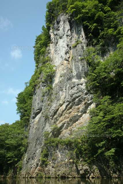 猊鼻渓（げいびけい） Junpei Saito 風景画 2009年制作 6月 初夏の猊鼻渓（げいびけい） -石灰岩断崖の峡谷美-[10738006276]の