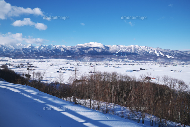 夕張山地の冬 の写真素材 イラスト素材 アマナイメージズ