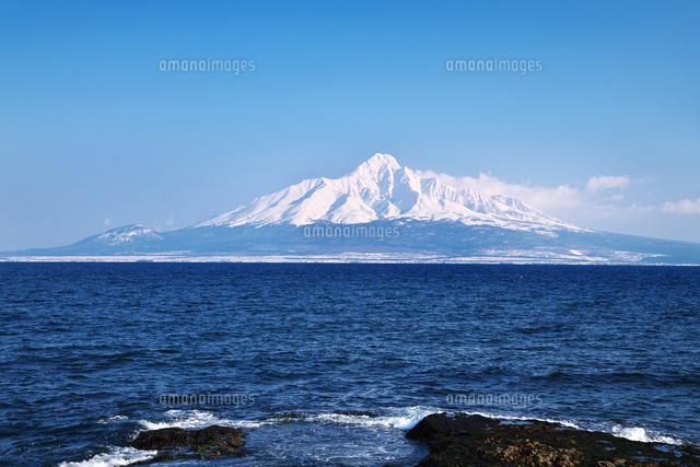 礼文島より望む利尻島[10740005898]の写真・イラスト素材｜アマナ