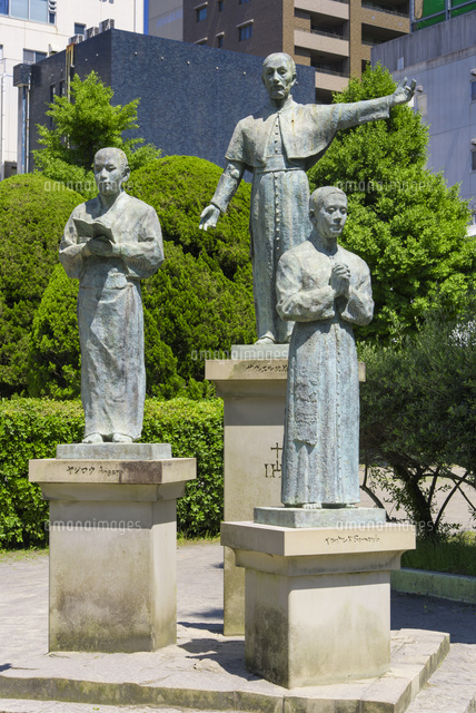 ザビエル公園のザビエル像とヤジロウ像[10751000734]の写真・イラスト