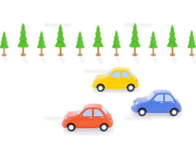 3台の車と街路樹 の写真素材 イラスト素材 アマナイメージズ