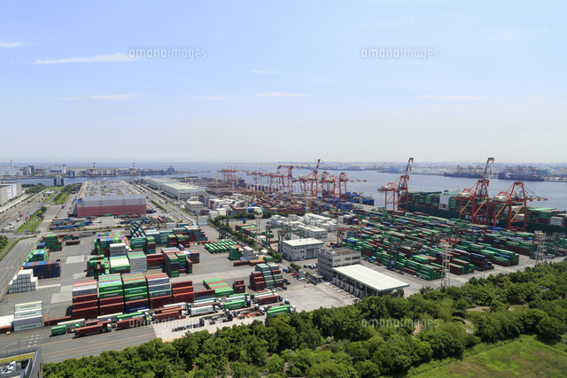 青海コンテナ埠頭 の写真素材 イラスト素材 アマナイメージズ