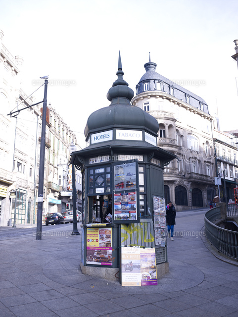 ポルト市内のタバコ屋 の写真素材 イラスト素材 アマナイメージズ ポルト市内のタバコ屋 の写真素材 イラスト素材 アマナイメージズ