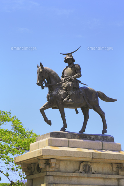 仙台城跡 伊達政宗公騎馬像 の写真素材 イラスト素材 アマナイメージズ
