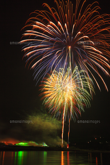 吉野川祭り納涼花火大会 の写真素材 イラスト素材 アマナイメージズ