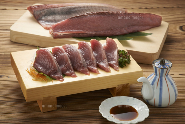 ヒメマスの刺身と塩焼き の写真素材 イラスト素材 アマナイメージズ