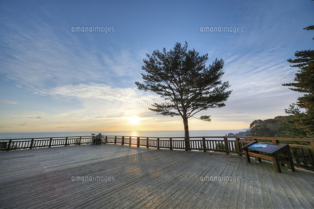 朝焼けの北山崎展望台 の写真素材 イラスト素材 アマナイメージズ