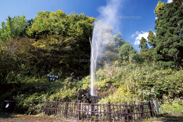 鳴子温泉の間欠泉 の写真素材 イラスト素材 アマナイメージズ