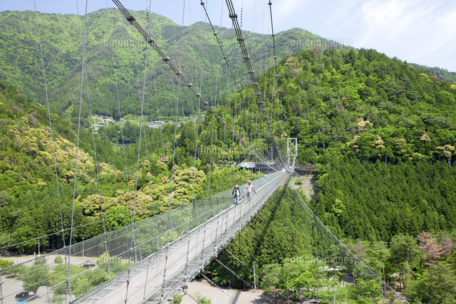 谷瀬の吊り橋 の写真素材 イラスト素材 アマナイメージズ