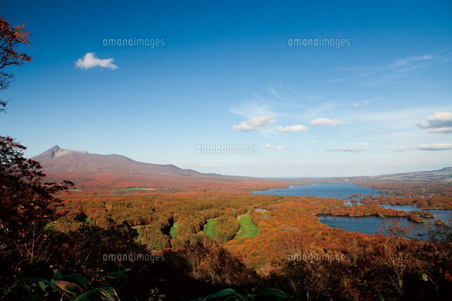 日暮山から眺める紅葉の駒ケ岳 の写真素材 イラスト素材 アマナイメージズ