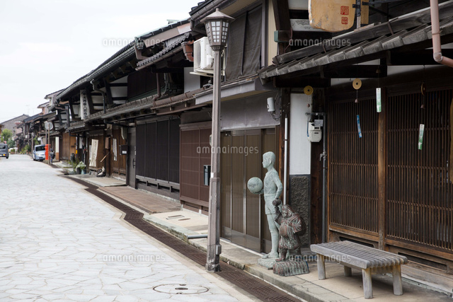 歴史を感じる金屋町の格子造りの家並み の写真素材 イラスト素材 アマナイメージズ