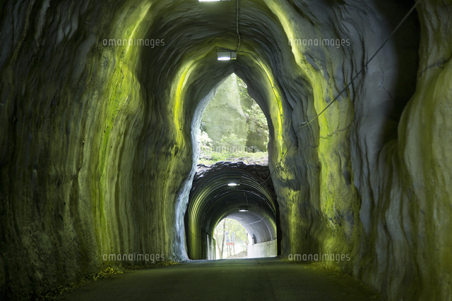 養老渓谷を通る向山トンネル の写真素材 イラスト素材 アマナイメージズ