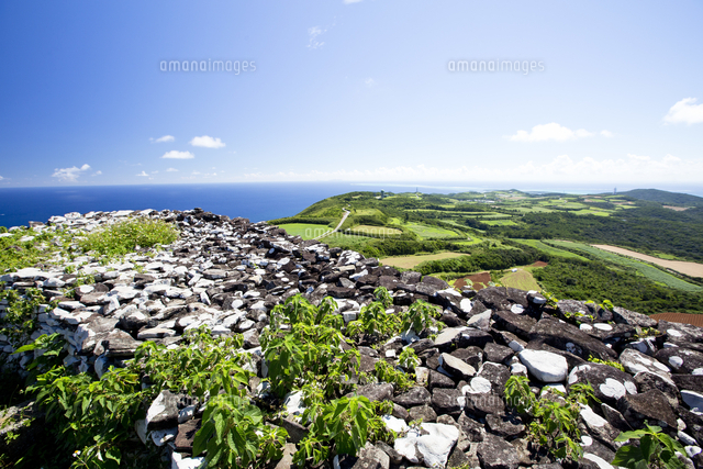 宇江城城跡とそこからの眺望 の写真素材 イラスト素材 アマナイメージズ