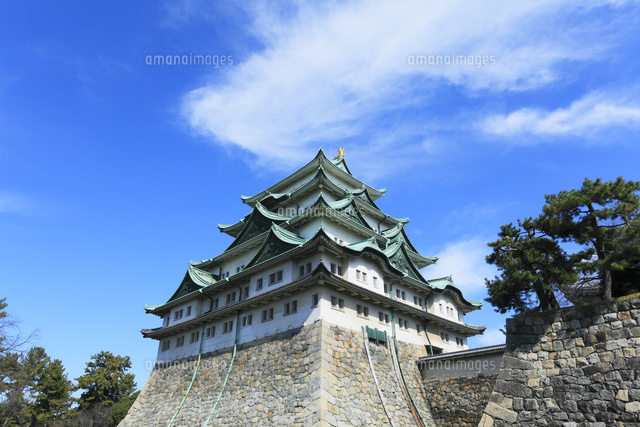名古屋城天守閣と空に雲 の写真素材 イラスト素材 アマナイメージズ 名古屋城天守閣と空に雲 の写真素材 イラスト素材 アマナイメージズ