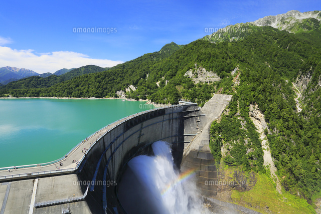 立山連峰と黒部ダム観光放水 の写真素材 イラスト素材 アマナイメージズ