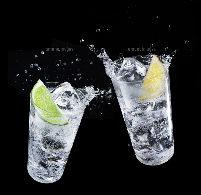 チューハイ乾杯 の写真素材 イラスト素材 アマナイメージズ