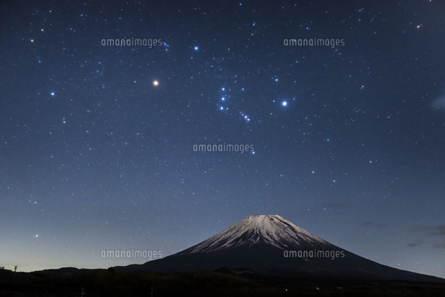夜空 オリオン座 夜の写真素材 ストックフォト アマナイメージズ