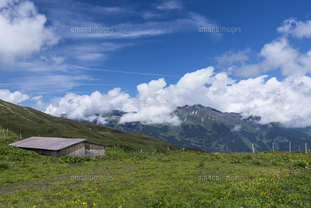 ベルナーアルプス 山小屋 の写真素材 イラスト素材 アマナイメージズ