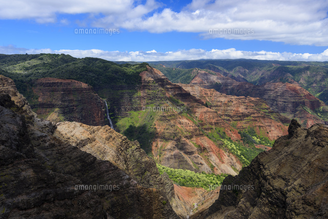 ハワイ カウアイ島 ワイメアキャニオン の写真素材 イラスト素材 アマナイメージズ