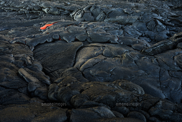 ハワイ ハワイ島 キラウエア火山 溶岩流 の写真素材 イラスト素材 アマナイメージズ