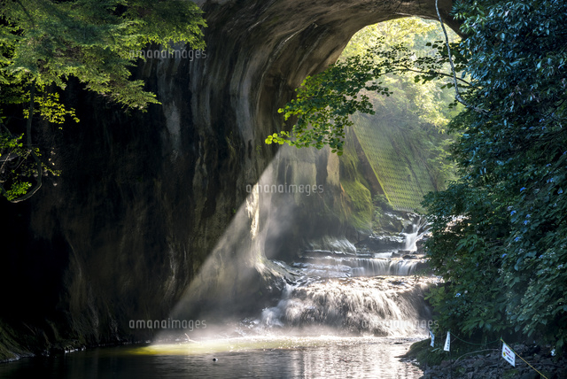 亀岩の洞窟 の写真素材 イラスト素材 アマナイメージズ