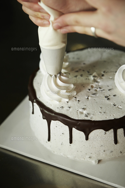 ケーキ作り の写真素材 イラスト素材 アマナイメージズ