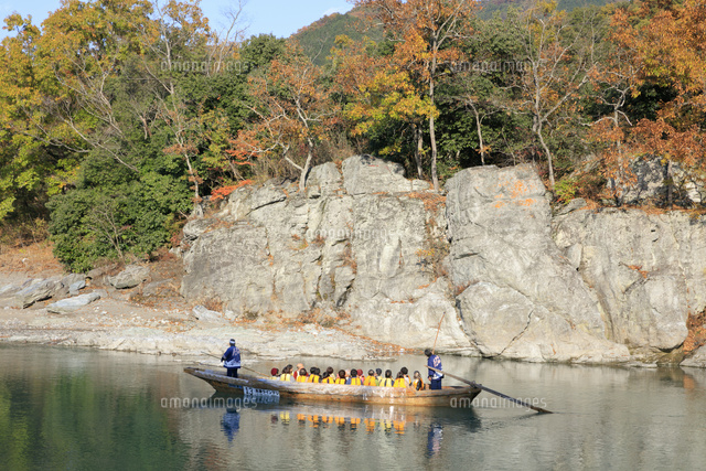 長瀞のゾウ岩と川下り の写真素材 イラスト素材 アマナイメージズ