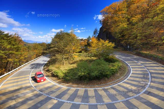 紅葉のいろは坂 の写真素材 イラスト素材 アマナイメージズ