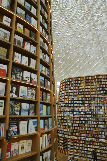 韓国 ソウルの巨大な ピョルマダン図書館 ソウル三成洞 スターフィールドcoex Mall の写真素材 イラスト素材 アマナイメージズ