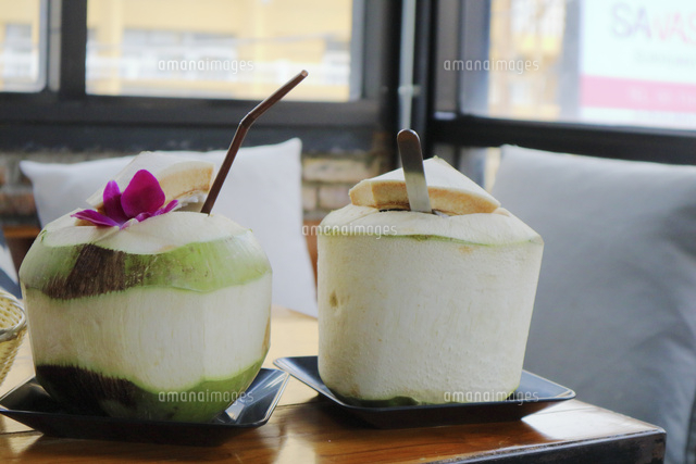 タイ バンコクのココナッツジュース の写真素材 イラスト素材 アマナイメージズ