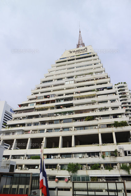 タイ バンコクのbtsチョンノンシー駅周辺のビル の写真素材 イラスト素材 アマナイメージズ