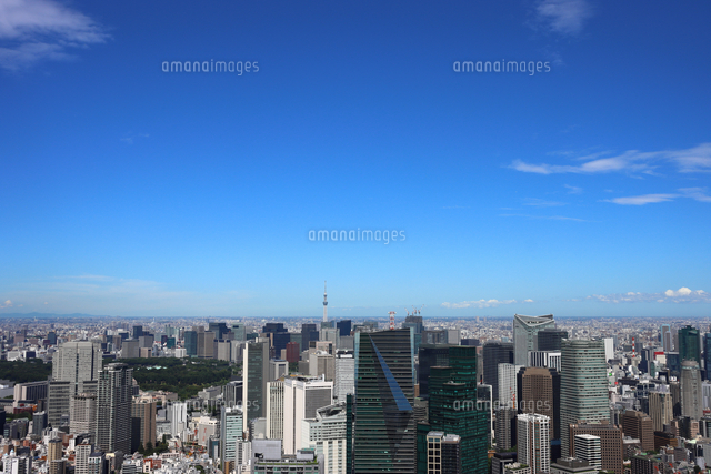 六本木ヒルズ屋上スカイデッキから望む東京スカイツリー方面の高層ビル群 の写真素材 イラスト素材 アマナイメージズ 六本木ヒルズ屋上スカイデッキから望む東京スカイツリー方面の高層ビル群 の写真素材 イラスト素材 アマナイメージズ