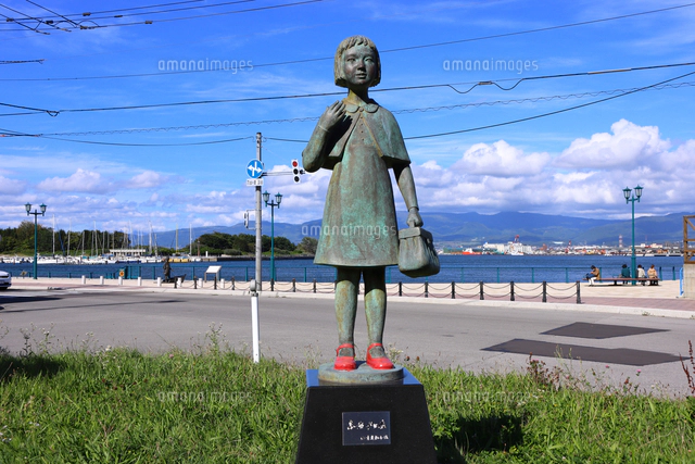 赤い靴の少女像「きみちゃんの像」[10884004594]の写真・イラスト素材