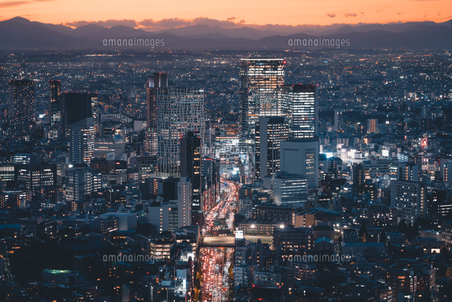 夕暮れの東京 渋谷の街並み の写真素材 イラスト素材 アマナイメージズ