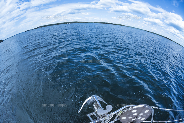 クルージング船から見える海景色 の写真素材 イラスト素材 アマナイメージズ