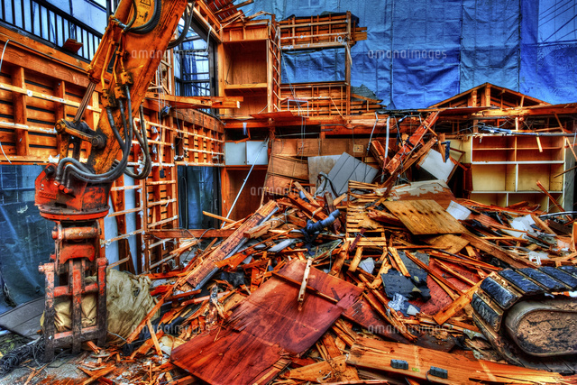 解体中の家 の写真素材 イラスト素材 アマナイメージズ