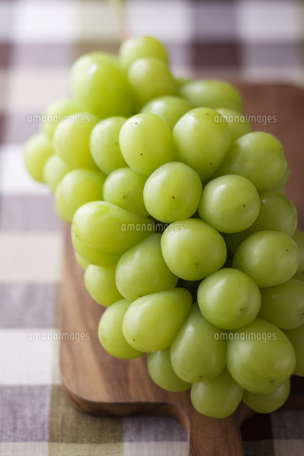生鮮果物 葡萄 シャインマスカット の写真素材 イラスト素材 アマナイメージズ