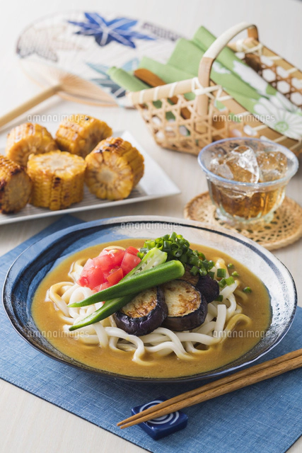 夏野菜の冷やしカレーうどん[10909001509]の写真・イラスト素材