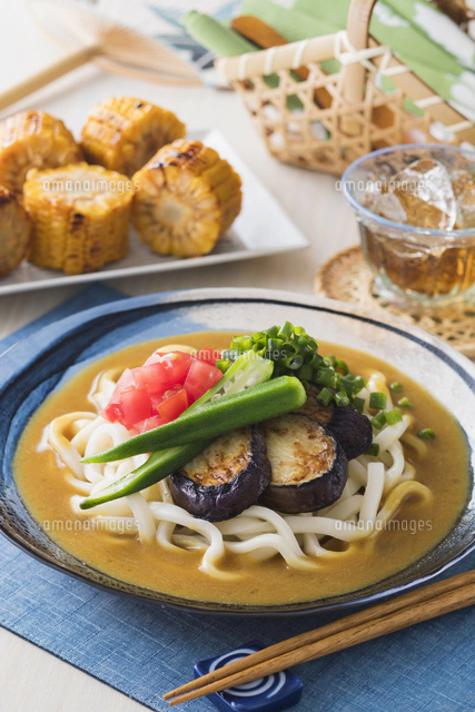 夏野菜の冷やしカレーうどん[10909001510]の写真・イラスト素材
