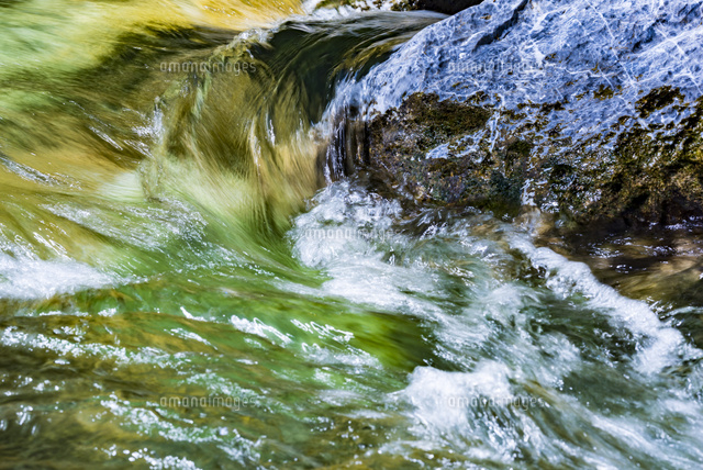 水の流れ の写真素材 イラスト素材 アマナイメージズ