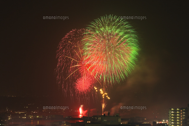 かごしま錦江湾サマーナイト花火大会 の写真素材 イラスト素材 アマナイメージズ