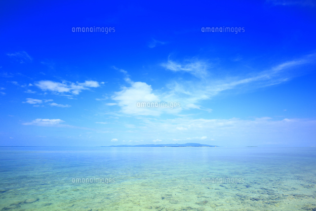 竹富島の青い海と夏空[10922002864]の写真・イラスト素材｜アマナ