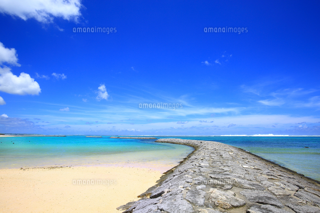 海と堤防 の写真素材 イラスト素材 アマナイメージズ