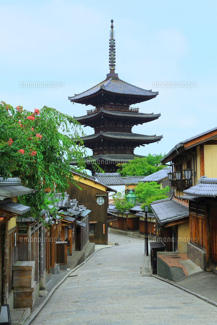 「八坂の塔」、または「八坂暮色」。 八坂通りから望む八坂の塔[10922005634]の写真・イラスト素材｜アマナ