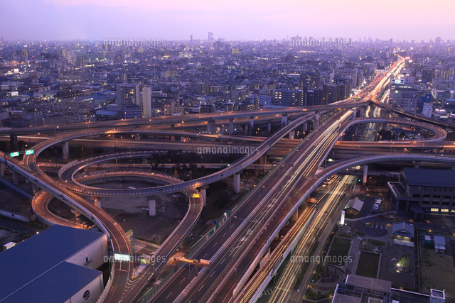 大阪市街と高速道路jct夜景 の写真素材 イラスト素材 アマナイメージズ