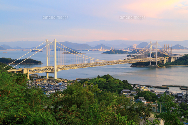 瀬戸大橋 夕景 の写真素材 イラスト素材 アマナイメージズ