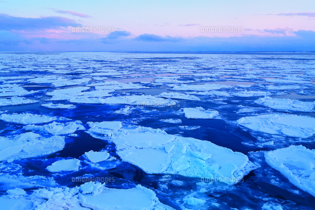 オホーツク海の流氷 の写真素材 イラスト素材 アマナイメージズ