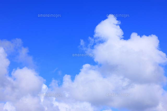 夏雲の宮古島 の写真素材 イラスト素材 アマナイメージズ