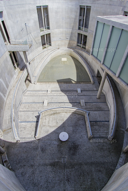 時間を忘れ直線美と曲線美とを楽しむ淡路夢舞台 の写真素材 イラスト素材 アマナイメージズ